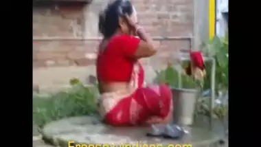Indian outdoor mms of bengali mature bhabhi open bath leaked scene