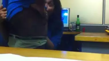 Desi office girl giving hot blowjob to her boss