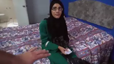 Arab webcam sex and arab pussy cam Desperate Arab Woman Fucks