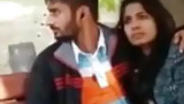 northindian girl and boy blowjob in park