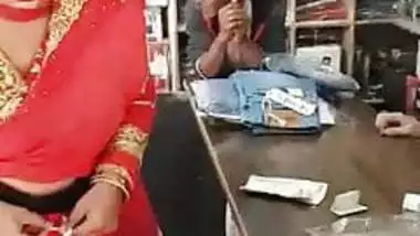 Indian - She bought a shaving razor, but returns it