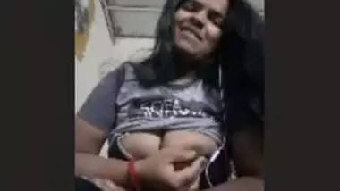 Desi hot girl showing boobs vdo