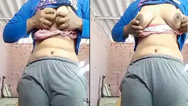 Sexy Indian Hot Girl Showing her Boobs and Pussy