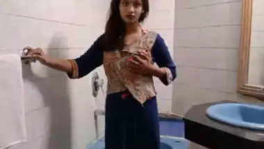 Desi Gf in bathroom bf recorded whole story
