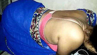 Bhabi And Her Awsome Saree Strip On Cam