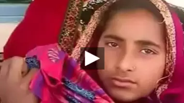 Village teen girl exposed her Desi teen boobs to a stranger
