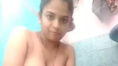 Bored Indian girl masturbating in bath