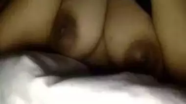 sexy bhabhi showing her boobs