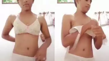 Desi girl show her boob