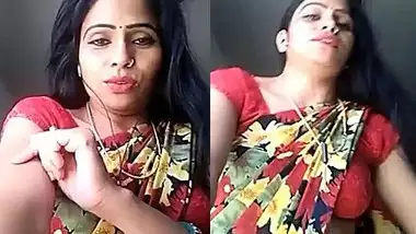 Girl showing sexy saree navel