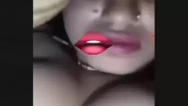 Bhabhi Showing Her boobs and Pussy On Video Call