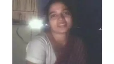 Innocent desi housewife showing her boobs n pussy to naighbor