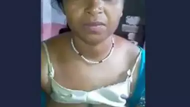 Desi bhabi show boob