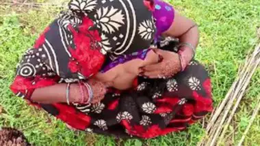 Desi village aunty fucking in junjle