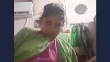 Bhabi show her pussy