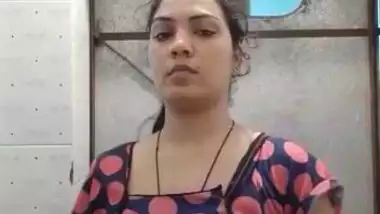 Sexy Desi college girl topless selfie XXX video