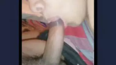 Beautiful desi girl suck