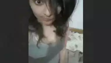 Cute Paki Girl Showing Boobs