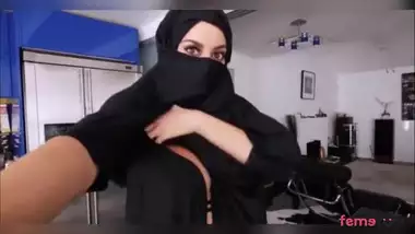 Hijab XXX Porn! Naughty Paki wife displays her nude tits