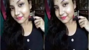 Sexually unsatisfied Desi girl focuses on energetic porn fingering