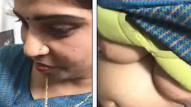 Indian slut had never tried such XXX things like exposing tits on camera