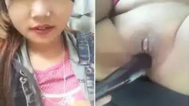 Indian knows how to cum in a minute with the help of vegetable in twat
