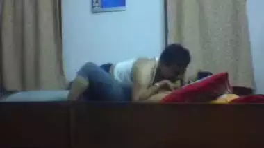 Dariagunj bhabhi first time home sex with hubby’s friend