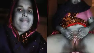 Bangladeshi Village Bhabi displaying her pink pussy hole