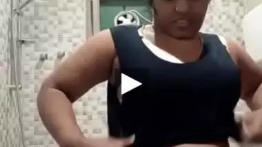 Tamil wife dress change in bathroom video MMS