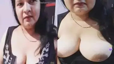 Mature Bhabhi big boobs show on live cam 1