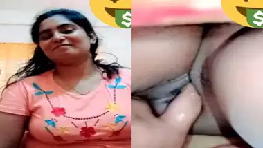 Shy mature Bhabhi fingering pussy on video call