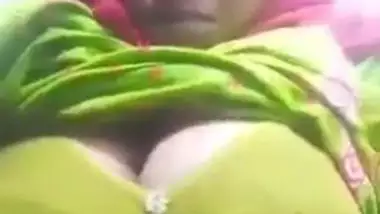 Desi Dehati wife showing off her amazing fat pussy on selfie cam