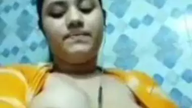 Bangladeshi Desi XXX girl shows her beautiful big boobs on cam