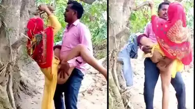 Outdoor Desi mms video of lovers caught having affair in the forest
