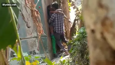 Desi collage lover fucking outside collage video 2