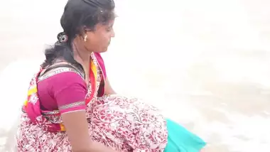 wet aunty at juhu beach