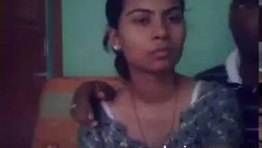 Amateur delhi desi girl mms scandal playing with her boobs