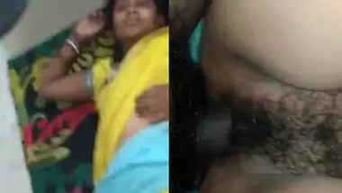 Desi Bhabhi fucked in yellow saree