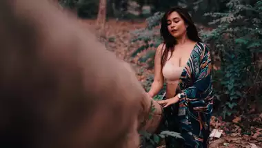 Big boobs model Rimpi photoshoot video – 3