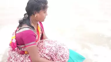 wet aunty at juhu beach 2