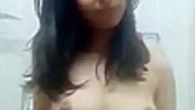 Sexy Teen Girl Making Her Selfie Nude Bath Video