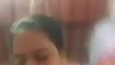 Desi cute bhabhi fingering