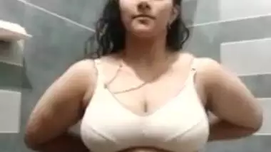 Hot Desi Girl Leaked Clip