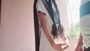 Bangla guy lies to a Bihari schoolgirl to fuck – Bangla BF video