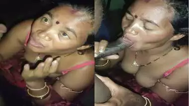 Bhabhi giving blowjob for cash at night