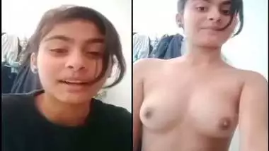 Cute Indian college girl topless selfie viral MMS