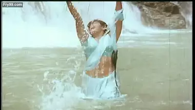 Rare hot yesteryear beauty Rupini boobs pressed hard, wet navel boob show in blouse