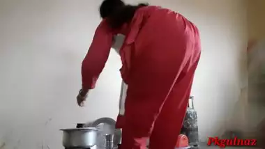 Desi girl cooking in kitchen and fucked by...