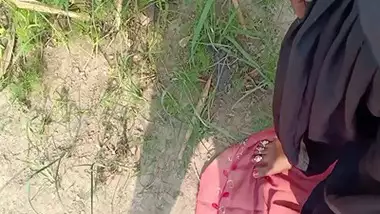 Indian outdoors desi MMS video of a young couple