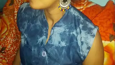 18 yr old Indian girl’s sex video MMS with her friend